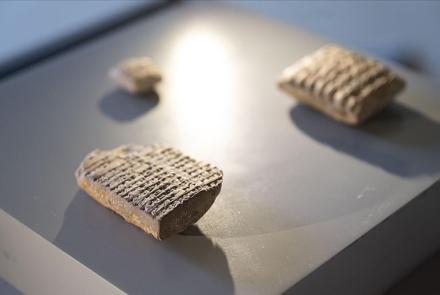 T. C. Kültür ve Turizm Bakanlığı'nın Irak'a iade ettiği 6 çivi yazılı kil tabletin çevirisi fakültemiz Tarih Bölümü Öğretim üyelerinden Prof. Dr. Selim Ferruh Adalı Tarafından Gerçekleştirildi